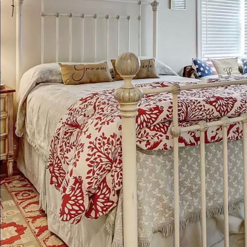 Blue/gray bed skirt